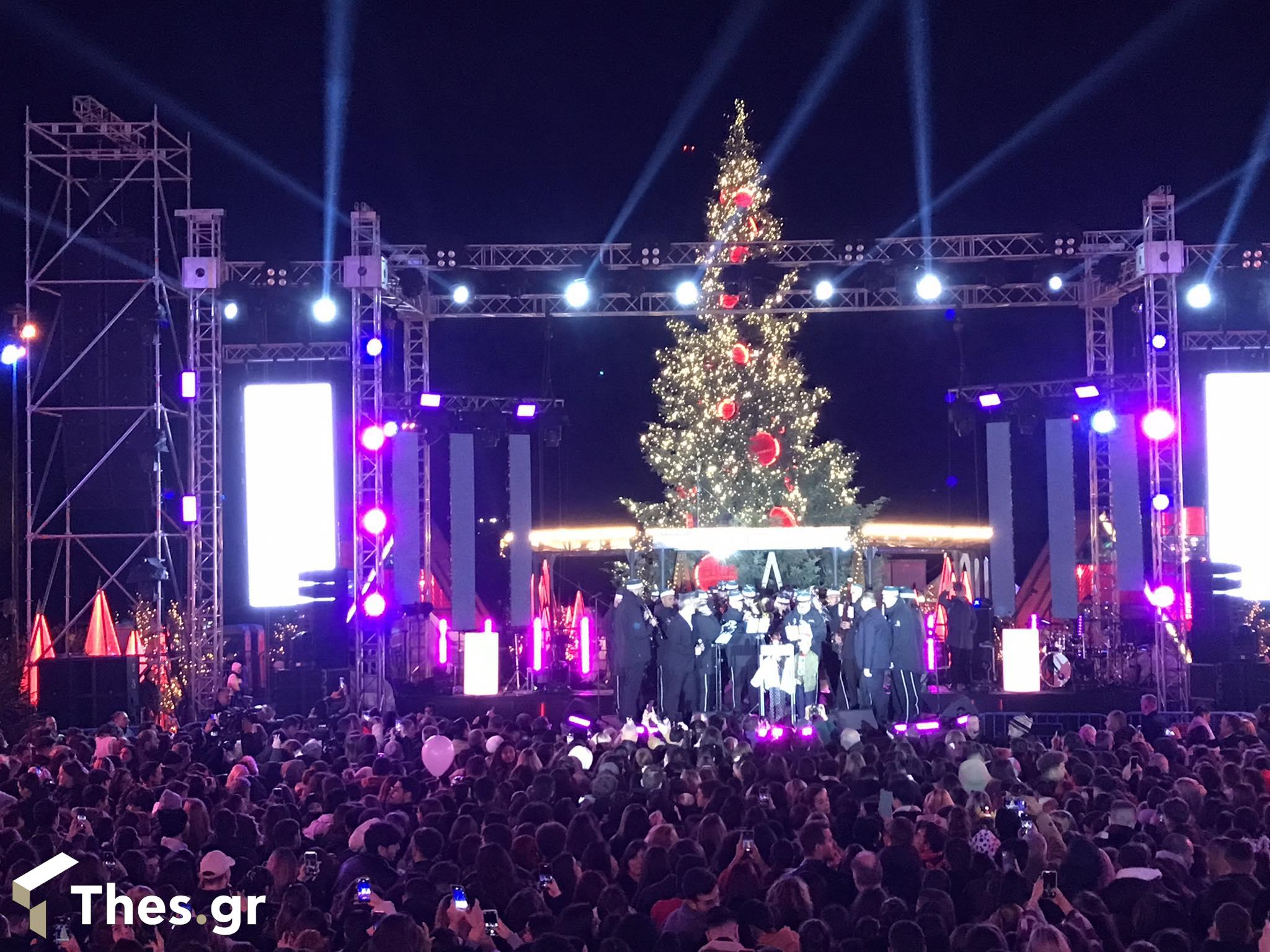 Πλατεία Αριστοτέλους γιορτή άναμμα χριστουγεννιάτικου δέντρου συναυλία