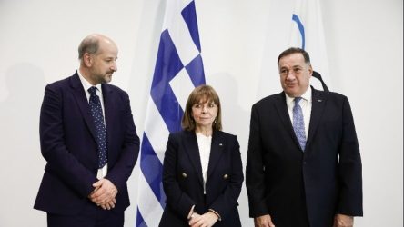 Mε τον Πρόεδρο της ΔΟΕ συναντήθηκε η Σακελλαροπούλου