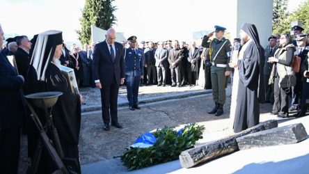 Δένδιας: “Ανοικτό παραμένει το ζήτημα των γερμανικών αποζημιώσεων”