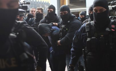 Επεισόδια στου Ρέντη: Στην φυλακή ο 18χρονος για τον τραυματισμό του αστυνομικού
