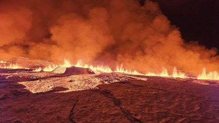 Εκπληκτικές εικόνες από το ηφαίστειο που εκρήγνυται στην Ισλανδία (ΒΙΝΤΕΟ)