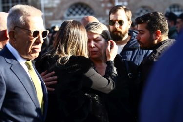 Θεσσαλονίκη: Συγκινεί η μητέρα του Γιώργου Λυγγερίδη – «Βαστάω εγώ, είμαι η μάνα του “Λύγγε”»