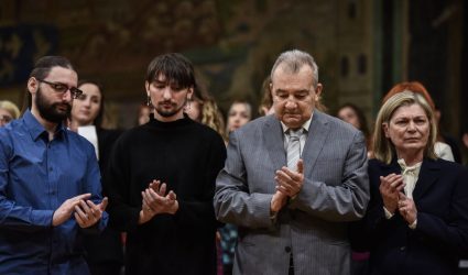 Τραγωδία στα Τέμπη: Σε κλίμα συγκίνησης το ΑΠΘ απένειμε το πτυχίο στις οικογένειες των αδικοχαμένων φοιτητριών