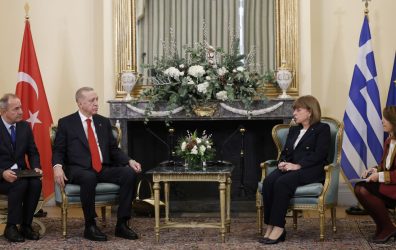 Ερντογάν σε Σακελλαροπούλου: “Kαλύτερα για το μέλλον να μιλάμε βλέποντας το ποτήρι μισογεμάτο” (BINTEO & ΦΩΤΟ)