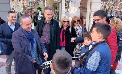 Θεσσαλονίκη: Βόλτα στη χριστουγεννιάτικη πόλη έκανε ο νέος δήμαρχος Στέλιος Αγγελούδης (ΦΩΤΟ)
