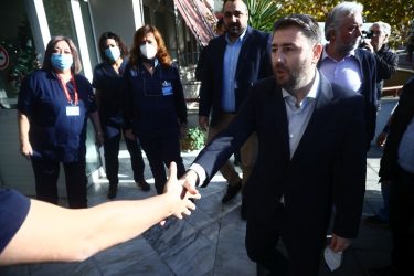 Θεσσαλονίκη: Ο Νίκος Ανδρουλάκης επισκέφθηκε την Παιδοογκολογική Κλινική του Ιπποκρατείου (ΦΩΤΟ)