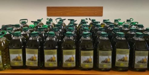 Θεσσαλονίκη: Τον έπιασαν με 49 δοχεία ελαιόλαδου αμφιβόλου ποιότητας – Τα προωθούσε ως “εξαιρετικά παρθένο”