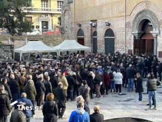 Βασίλης Καρράς: Μέχρι το βράδυ το λαϊκό προσκύνημα στη Θεσσαλονίκη (ΒΙΝΤΕΟ)