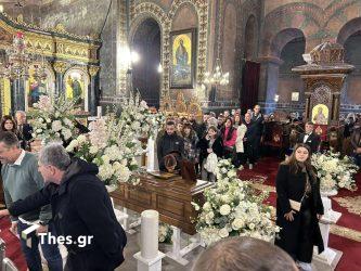 Βασίλης Καρράς: Σε κλίμα οδύνης η εξόδιος ακολουθία του μεγάλου λαϊκού τραγουδιστή – Συγκινητικοί οι επικήδειοι (ΦΩΤΟ)