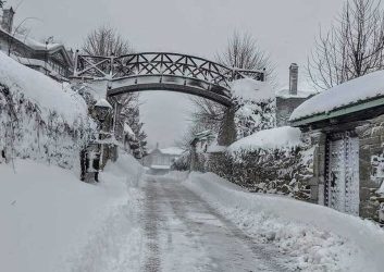 Εντυπωσιακές εικόνες από τη Φλώρινα – Εφτασε το ενάμιση μέτρο το χιόνι στο Νυμφαίο