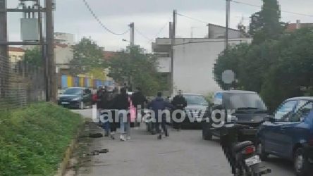 Σκηνές απείρου κάλους έξω από σχολείο στη Λαμία – Μαθητές πιάστηκαν στα χέρια (ΒΙΝΤΕΟ)