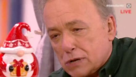 Ξέσπασε σε δάκρυα ο Ανδρέας Μικρούτσικος: “Δεν υπήρχε μακαρόνι, ηλεκτρικό, νερό” (ΒΙΝΤΕΟ)