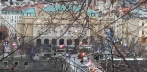 Πράγα: Συγκλονίζουν μαρτυρίες Ελλήνων για το μακελειό – “Πριν 5 λεπτά ήμασταν εκεί” (ΒΙΝΤΕΟ)