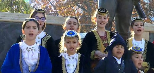 Θεσσαλονίκη: Συγκίνησαν τα παιδιά του Συλλόγου “Παναγία Σουμελά” που τραγούδησαν τα ποντιακά κάλαντα (ΒΙΝΤΕΟ)