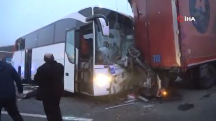 Τραγωδία στην Τουρκία: Τουλάχιστον 11 νεκροί και 57 τραυματίες μετά από καραμπόλα εφτά οχημάτων (ΒΙΝΤΕΟ)