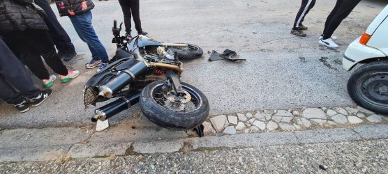 Θεσσαλονίκη: Αυτοκίνητο συγκρούστηκε με μηχανή στην Περαία – Στο νοσοκομείο ένα άτομο