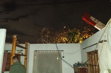 Βάρη: Ανεμοστρόβιλος “σήκωσε” ολόκληρη τη στέγη σπιτιού (ΦΩΤΟ)