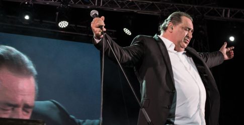 Βασίλης Καρράς τραγουδιστής