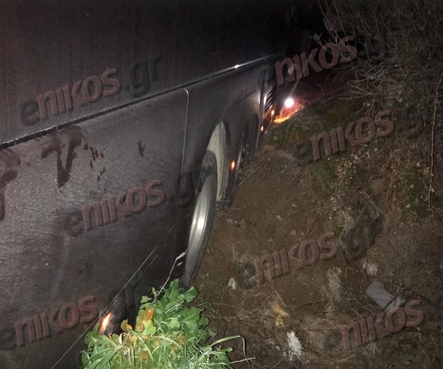 Βόλος: Λεωφορείο έπεσε σε χαντάκι