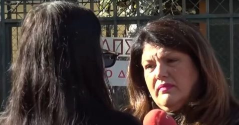 Βριλήσσια: “Είμαι θυμωμένη και νιώθω αηδία προς το πρόσωπό του”, λέει η θετή κόρη του κομμωτή