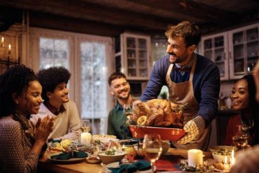 Πρωτοχρονιάτικο τραπέζι: Πόσες θερμίδες δίνει κάθε πιάτο