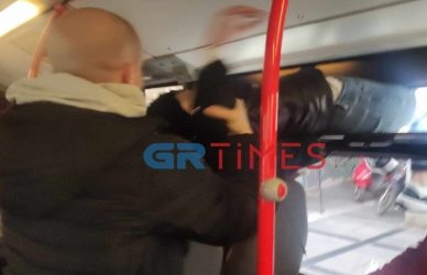 Θεσσαλονίκη: “Πορτοφολού” το… έσκασε από το παράθυρο λεωφορείου (ΒΙΝΤΕΟ)