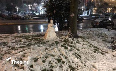 Συνεχίζεται η έντονη χιονόπτωση γύρω από την Θεσσαλονίκη