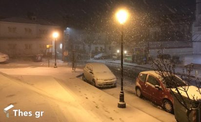Θεσσαλονίκη: Σφοδρή η χιονόπτωση στο Φίλυρο – Οχήματα κινούνται μόνο στον κεντρικό δρόμο (ΒΙΝΤΕΟ & ΦΩΤΟ)