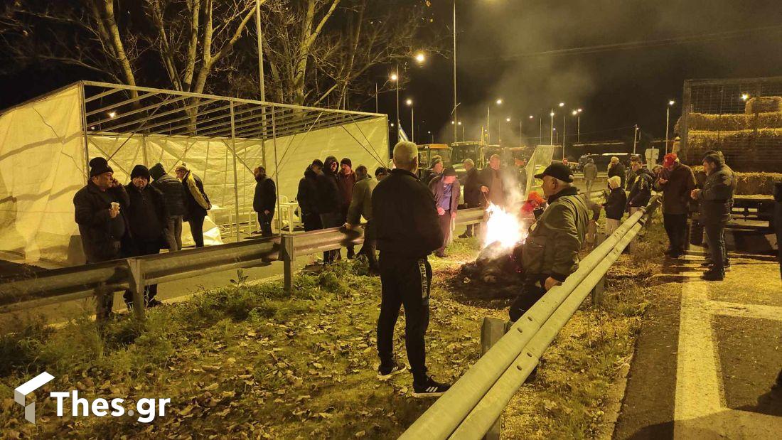 κινητοποιήσεις αγρότες Θεσσαλία κόμβος δέλτα Ε65 νυχτερινές φωτογραφίες