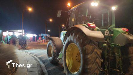 Φλώρινα: Αγρότες παρέταξαν τα τρακτέρ τους στο τελωνείο Νίκης