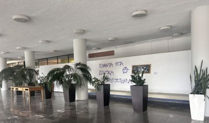 Ζημιές στο κτίριο διοίκησης του ΑΠΘ από αντιεξουσιαστές (ΦΩΤΟ)