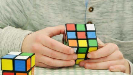 12χρονος μαθητής διάνοια – Ξεπέρασε το IQ του Αϊνστάιν και του Στίβεν Χόκινγκ