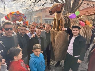 Δήμος Πολυγύρου: Με λαμπρότητα γιορτάστηκαν τα Θεοφάνεια – Αναβίωσαν τα έθιμα της “Καμήλας” και των “Φωταρών” (ΦΩΤΟ)