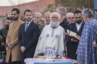 Εκατοντάδες πιστοί στον αγιασμό των υδάτων στο δημοτικό κολυμβητήριο Παύλου Μελά (ΒΙΝΤΕΟ & ΦΩΤΟ)