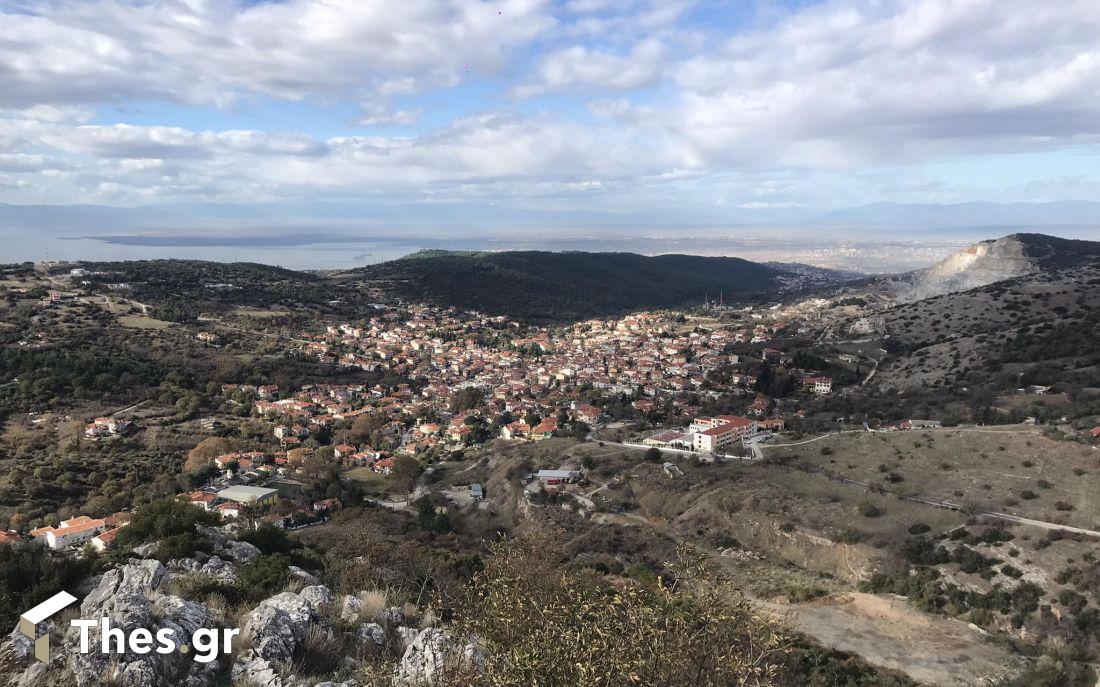 εκκλησάκι Προφήτη Ηλία δάσος Κουρί Ασβεστοχώρι θέα