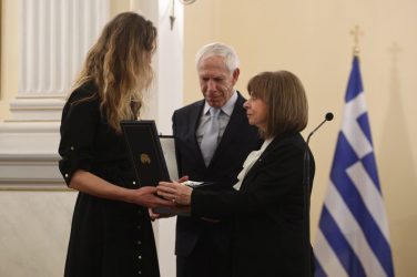 Απονεμήθηκε ο Μεγαλόσταυρος του Τάγματος του Φοίνικος στα αδέλφια που σκοτώθηκαν στη Λιβύη