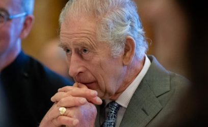 Βασιλιάς Κάρολος: “Η μητέρα μου με έκανε μπάνιο φορώντας το στέμμα της”