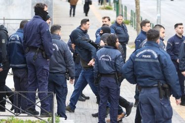 Κολωνός: Στη φυλακή οδηγούνται τέσσερις από τους 11 καταδικασθέντες