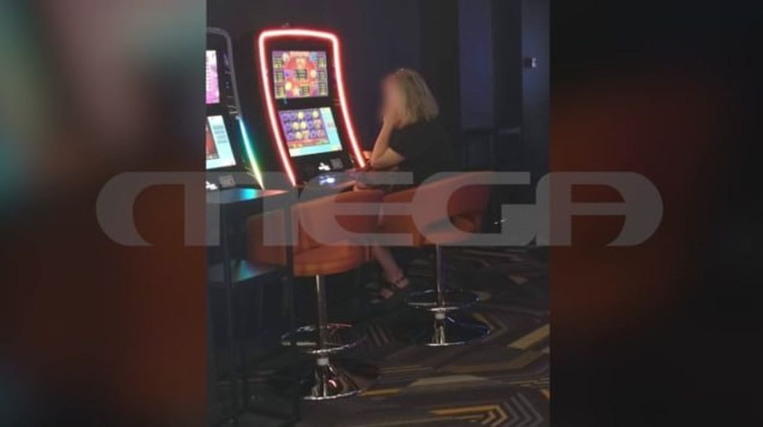 Κωνσταντίνος Πολυχρονόπουλος ξανθιά γυναίκα