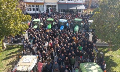 Διαμαρτύρονται οι αγρότες και οι κτηνοτρόφοι στις Σέρρες – Συγκεντρώθηκαν έξω από την Περιφέρεια (ΦΩΤΟ)