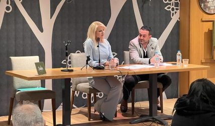Θεοδώρα Τζάκρη: “Πάγωσε” το ακροατήριο με την ατάκα της – «Στο θέμα των αγροτών στον ΣΥΡΙΖΑ τον… ήπιαμε»