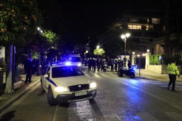 Φοιτητές έφτασαν έξω από το Μέγαρο Μαξίμου – Ενταση με αστυνομικούς (BINTEO & ΦΩΤΟ))
