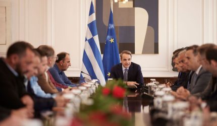 Τα μέτρα Μητσοτάκη για τους αγρότες: Φθηνότερο ρεύμα για 10 χρόνια – Προκαταβολή του ΕΦΚ στα τέλη Μαρτίου