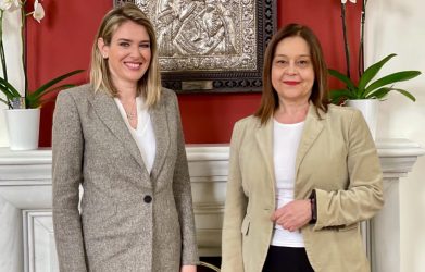 Με την Αννα Ευθυμίου συναντήθηκε η Χρύσα Αράπογλου