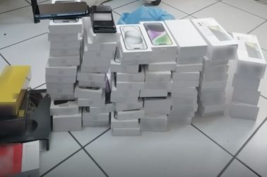 Θεσσαλονίκη: Εσπασαν την τζαμαρία και άρπαξαν από κατάστημα κινητά τηλέφωνα αξίας 80000 ευρώ (ΦΩΤΟ)