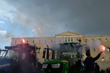 “Προθερμαίνονται” οι αγρότες ενόψει του συλλαλητηρίου στο Σύνταγμα (ΦΩΤΟ)
