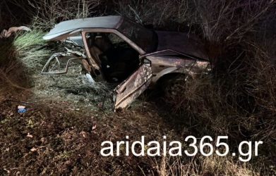 Σοβαρό τροχαίο στην Πέλλα: Οχημα κόπηκε στα δύο μετά από σύγκρουση (ΦΩΤΟ)