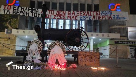 Θεσσαλονίκη: Σύλλογος Γονέων καταγγέλλει Γυμνασιάρχη ότι έσκισε λίστα με τα ονόματα των 57 θυμάτων των Τεμπών
