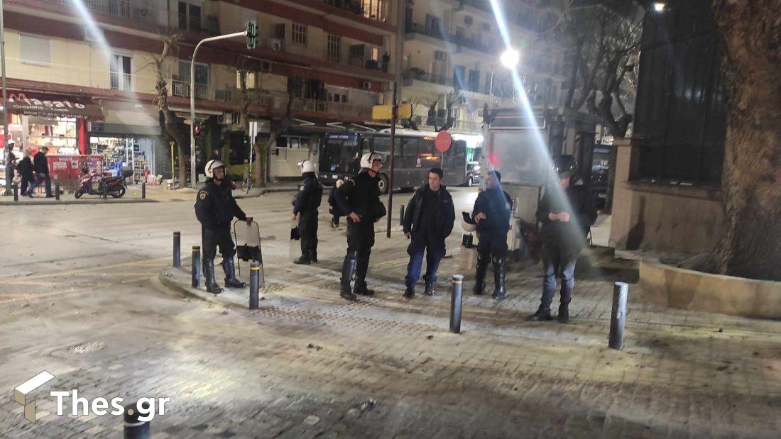 επεισόδια Θεσσαλονίκη κουκουλοφόροι αστυνομία Τουρκικό Προξενείο