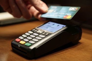 Μέχρι πότε πήρε παράταση η διασύνδεση POS με ταμειακές μηχανές